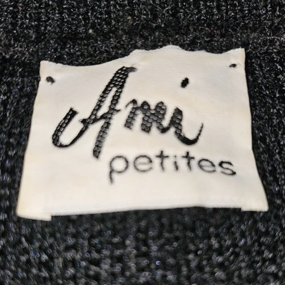 🔥HP🔥CHANEL-STYLE BLACK CARDIGAN w/ GOLD ACCENTS FEATURING SIX BUTTON CLOSURE - Picture 11 of 12
